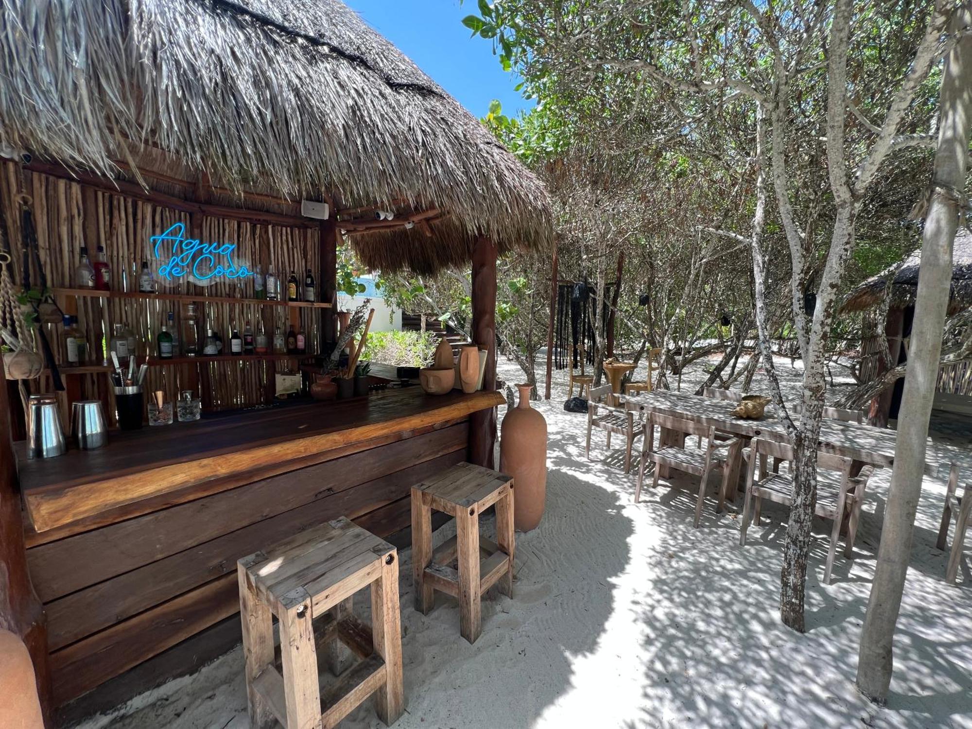 Casa Punta Coco & Beach Club (Adults Only) 홀박스아일랜드 외부 사진