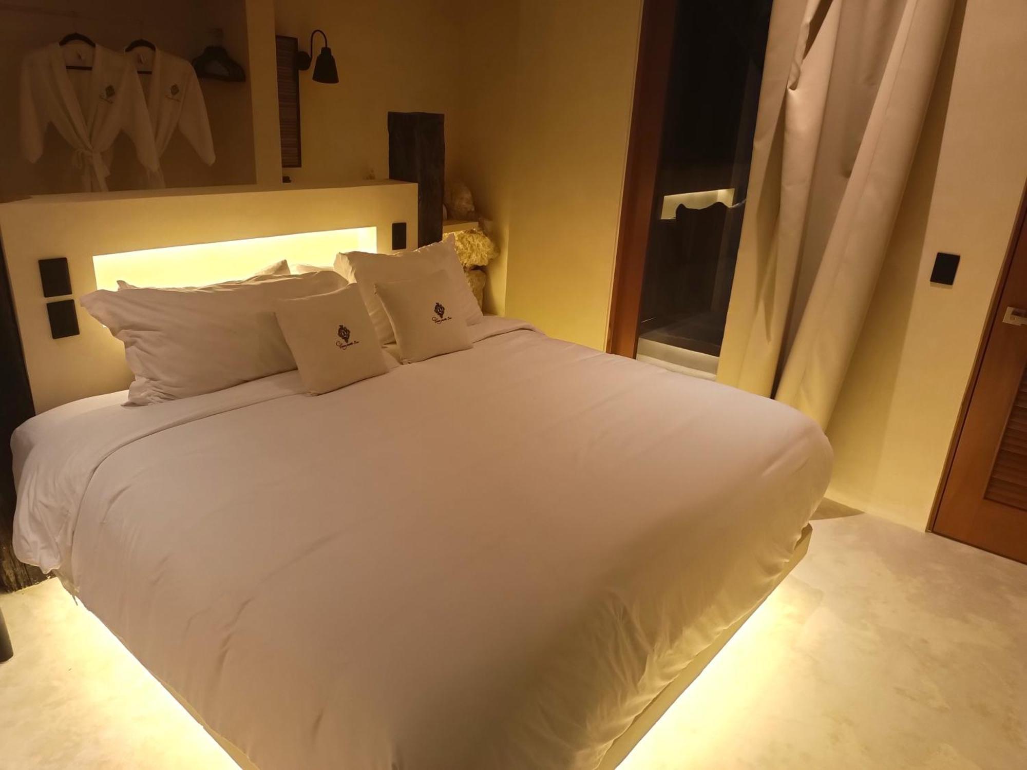 Casa Punta Coco & Beach Club (Adults Only) 홀박스아일랜드 외부 사진