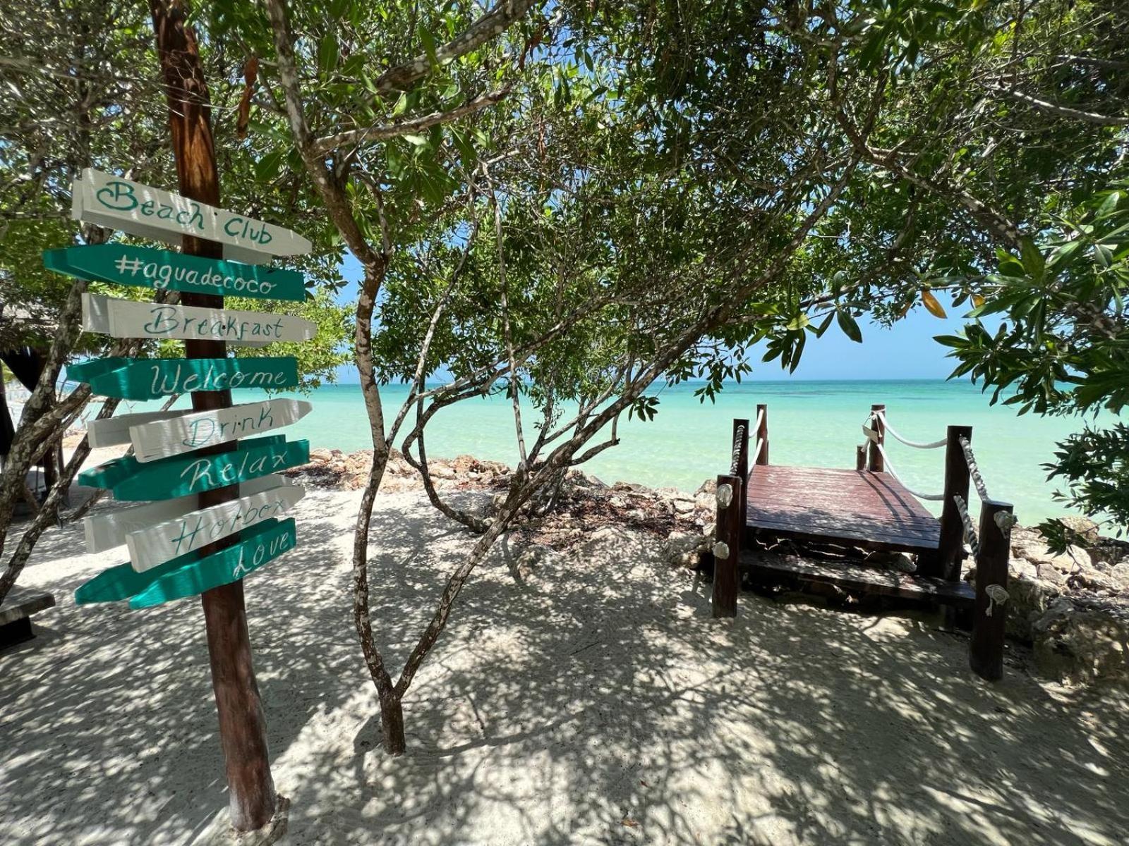 Casa Punta Coco & Beach Club (Adults Only) 홀박스아일랜드 외부 사진