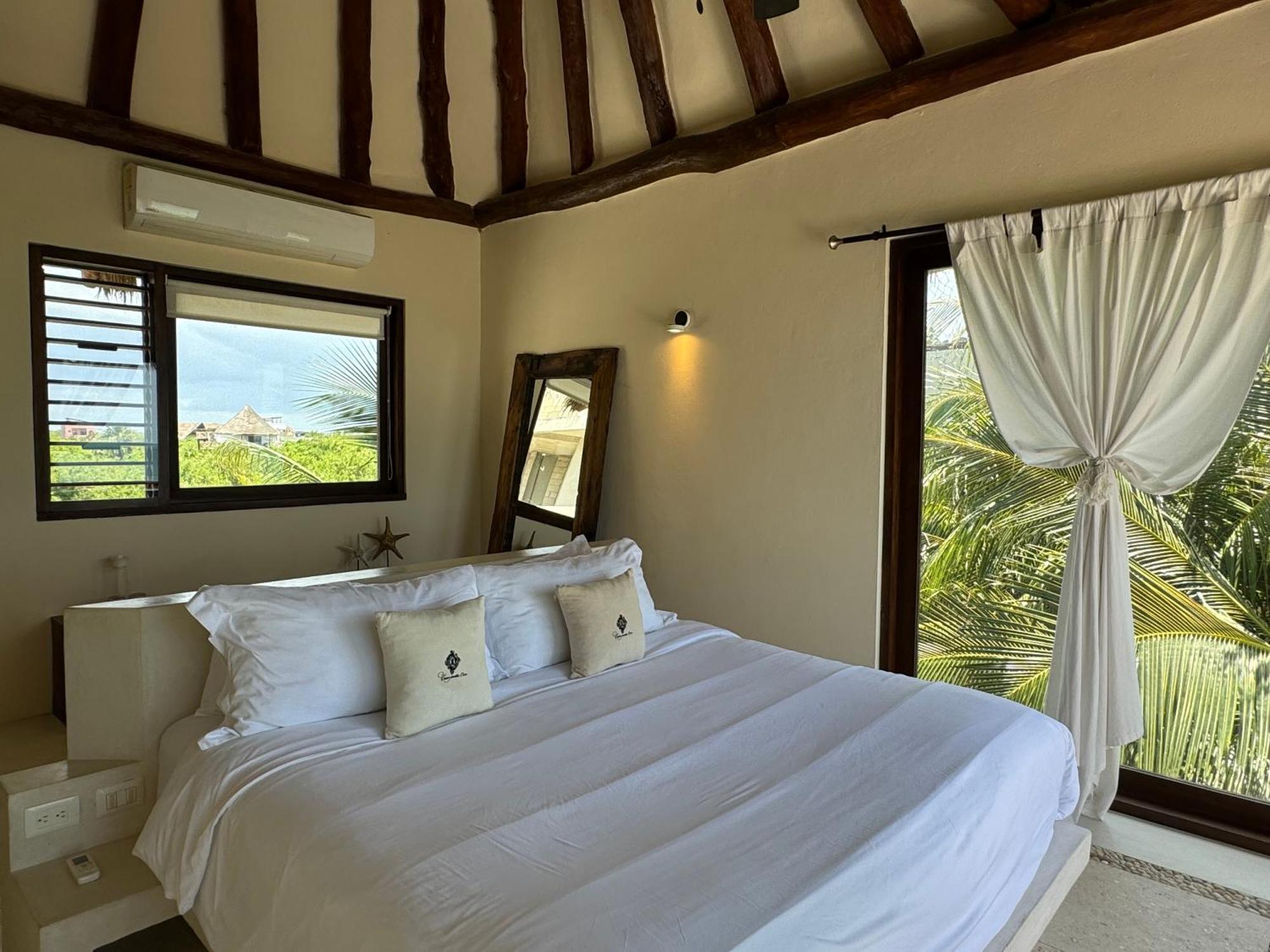 Casa Punta Coco & Beach Club (Adults Only) 홀박스아일랜드 외부 사진