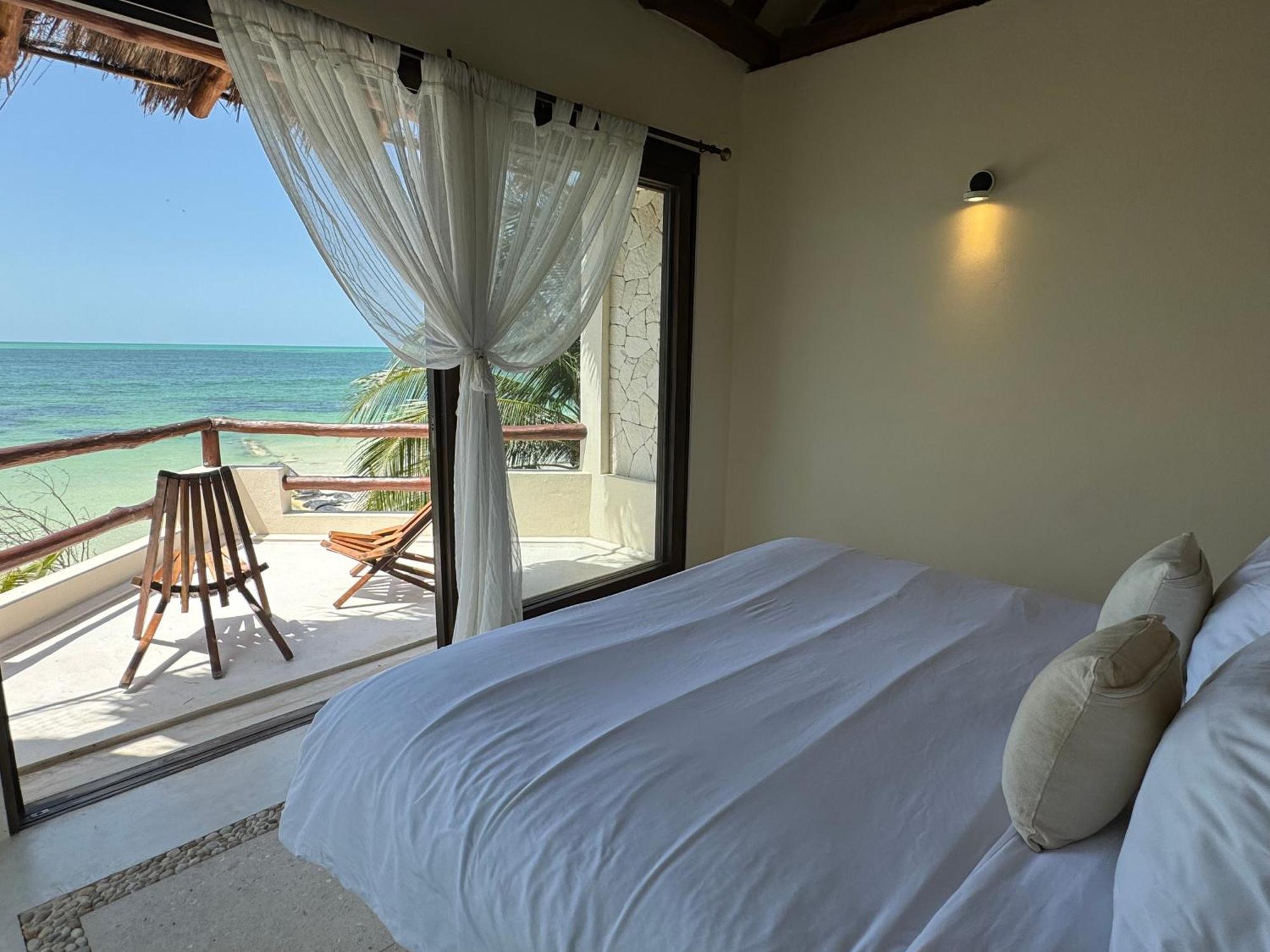 Casa Punta Coco & Beach Club (Adults Only) 홀박스아일랜드 외부 사진