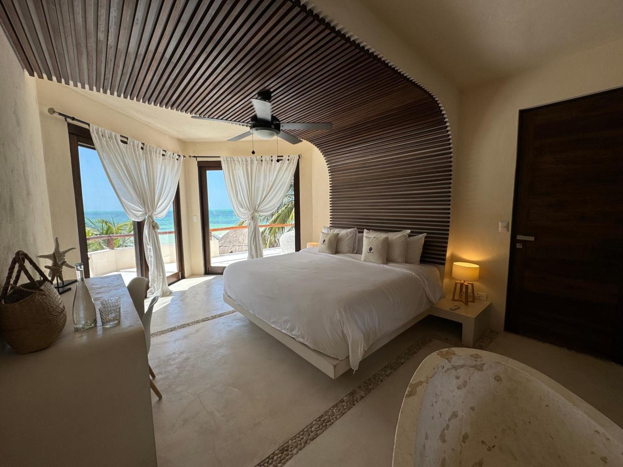 Casa Punta Coco & Beach Club (Adults Only) 홀박스아일랜드 외부 사진