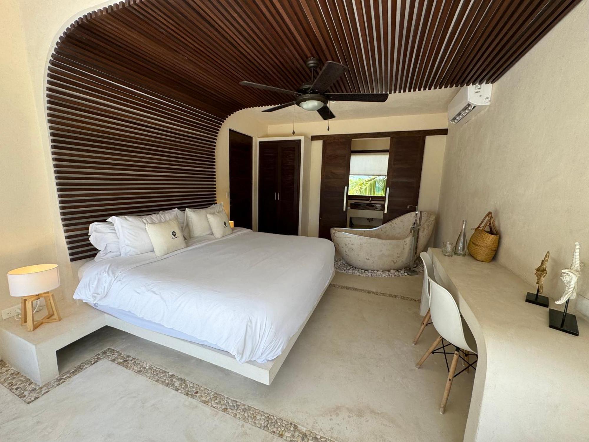 Casa Punta Coco & Beach Club (Adults Only) 홀박스아일랜드 외부 사진