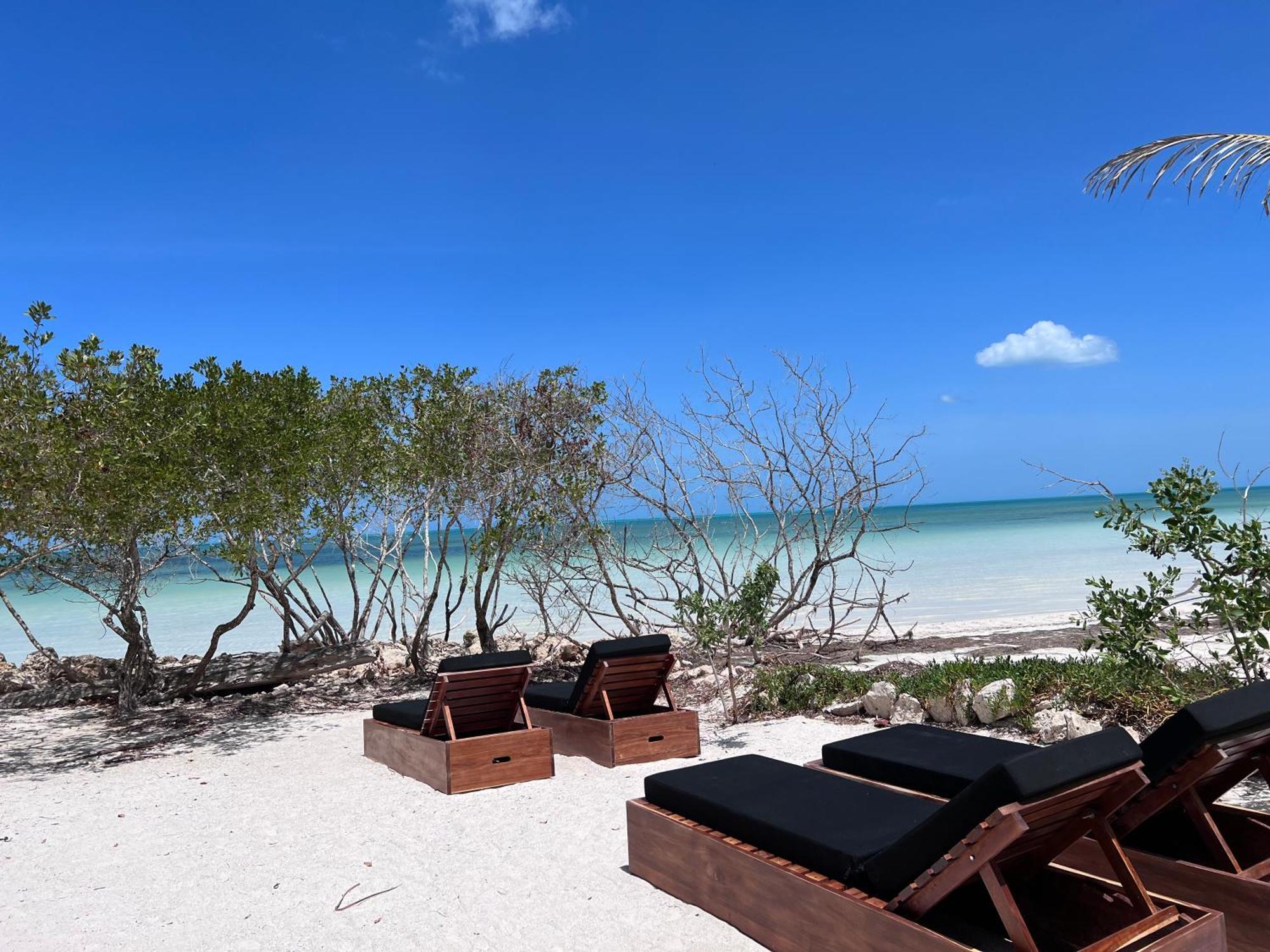 Casa Punta Coco & Beach Club (Adults Only) 홀박스아일랜드 외부 사진