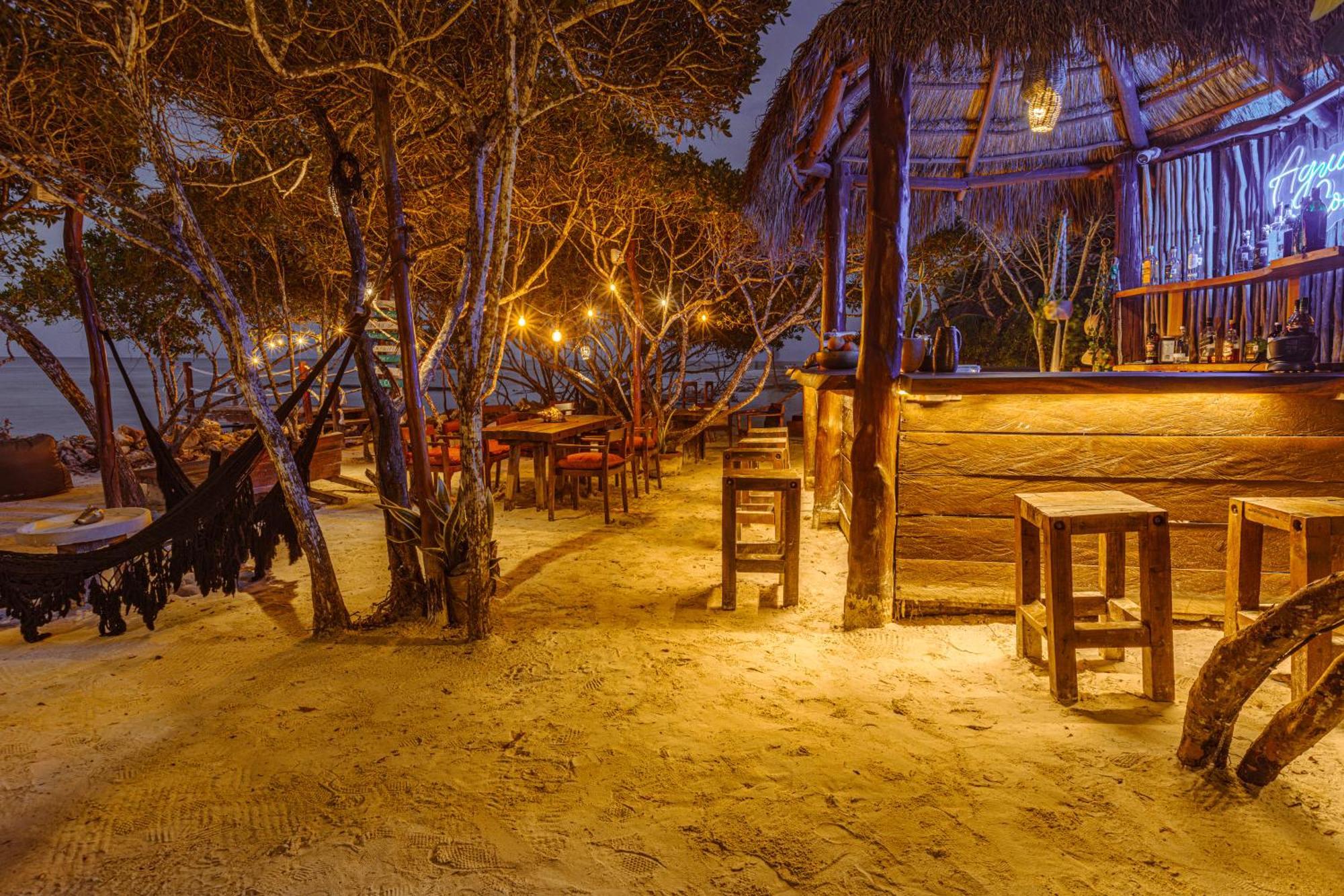 Casa Punta Coco & Beach Club (Adults Only) 홀박스아일랜드 외부 사진