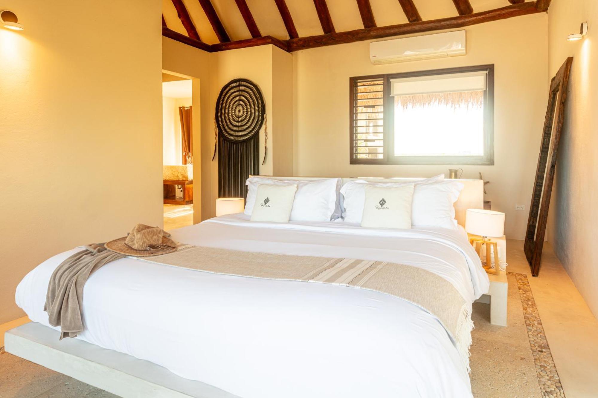Casa Punta Coco & Beach Club (Adults Only) 홀박스아일랜드 외부 사진
