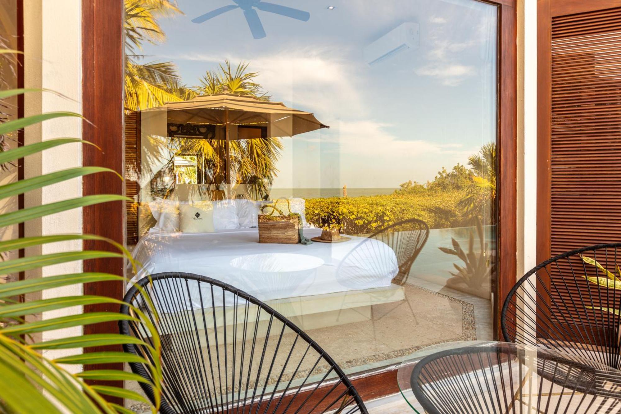 Casa Punta Coco & Beach Club (Adults Only) 홀박스아일랜드 외부 사진
